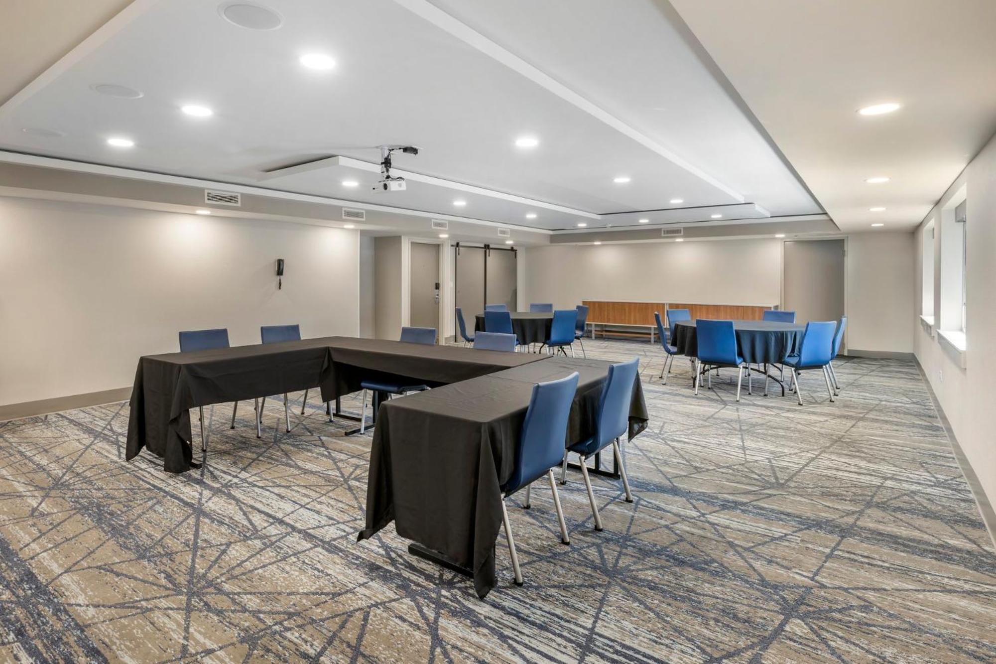 Holiday Inn Express Chicago-Downers Grove By Ihg Eksteriør bilde